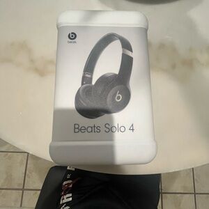 Beats by Dre Solo 4 Headphones - Black
